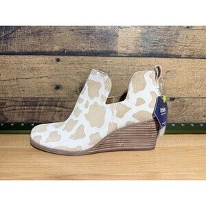 Toms Kallie Doe Cow Printed Suede  Stylish Tan and Cream Ankle Boots Size 8.5